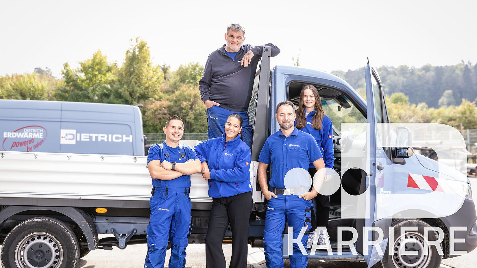 Teambild verschiedener MitarbeiterInnen der Dietrich GmbH.